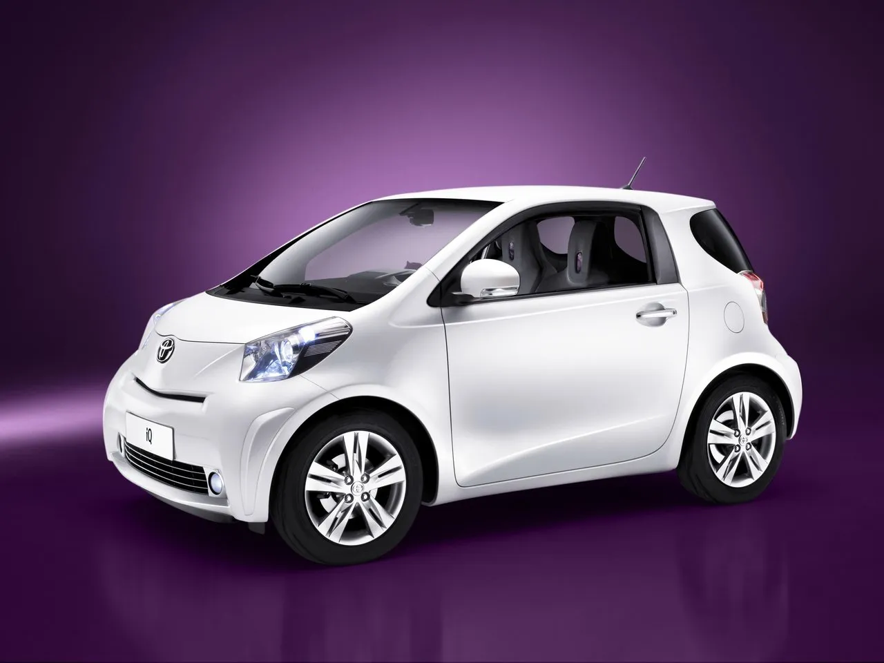 Toyota iQ 1.3 MT FWD (99 л.с.)