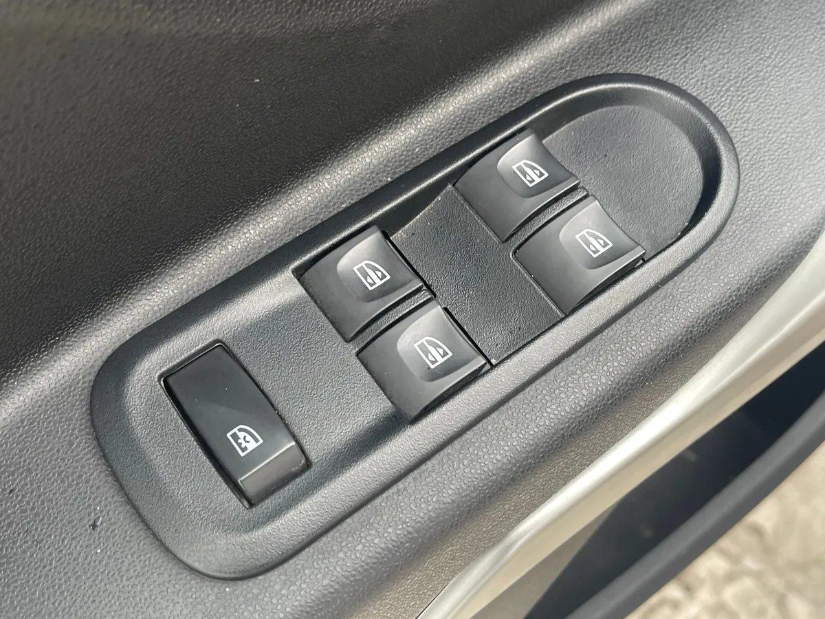 ВАЗ (Lada) XRAY 1.6 MT (106 л.с.)