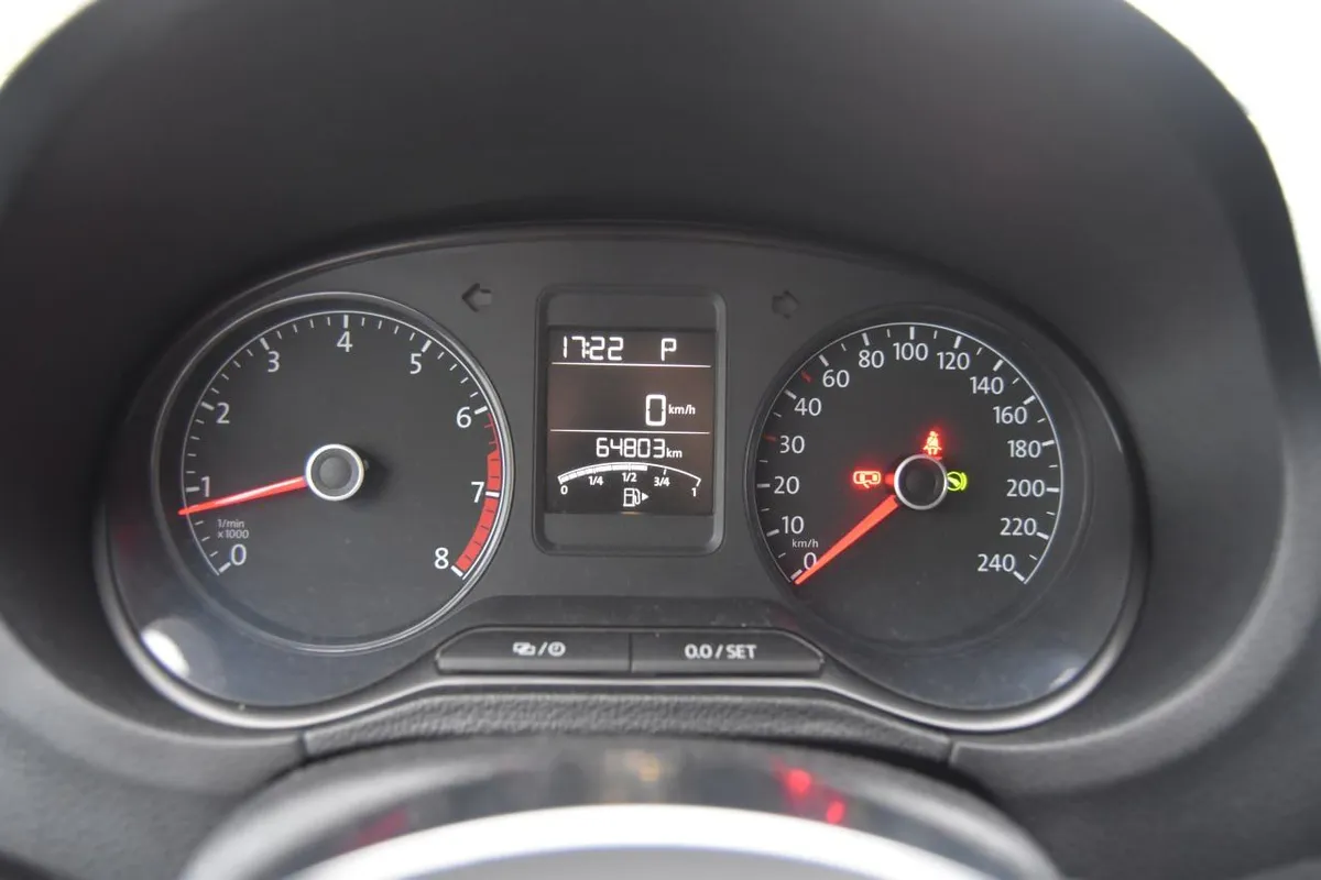 Volkswagen Polo 1.6 MPI AT (110 л.с.)