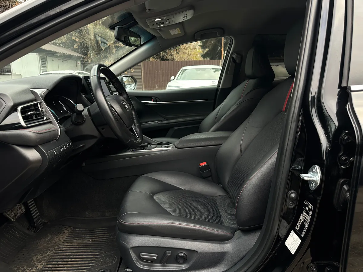 Toyota Camry 2.5 AT (200 л.с.)