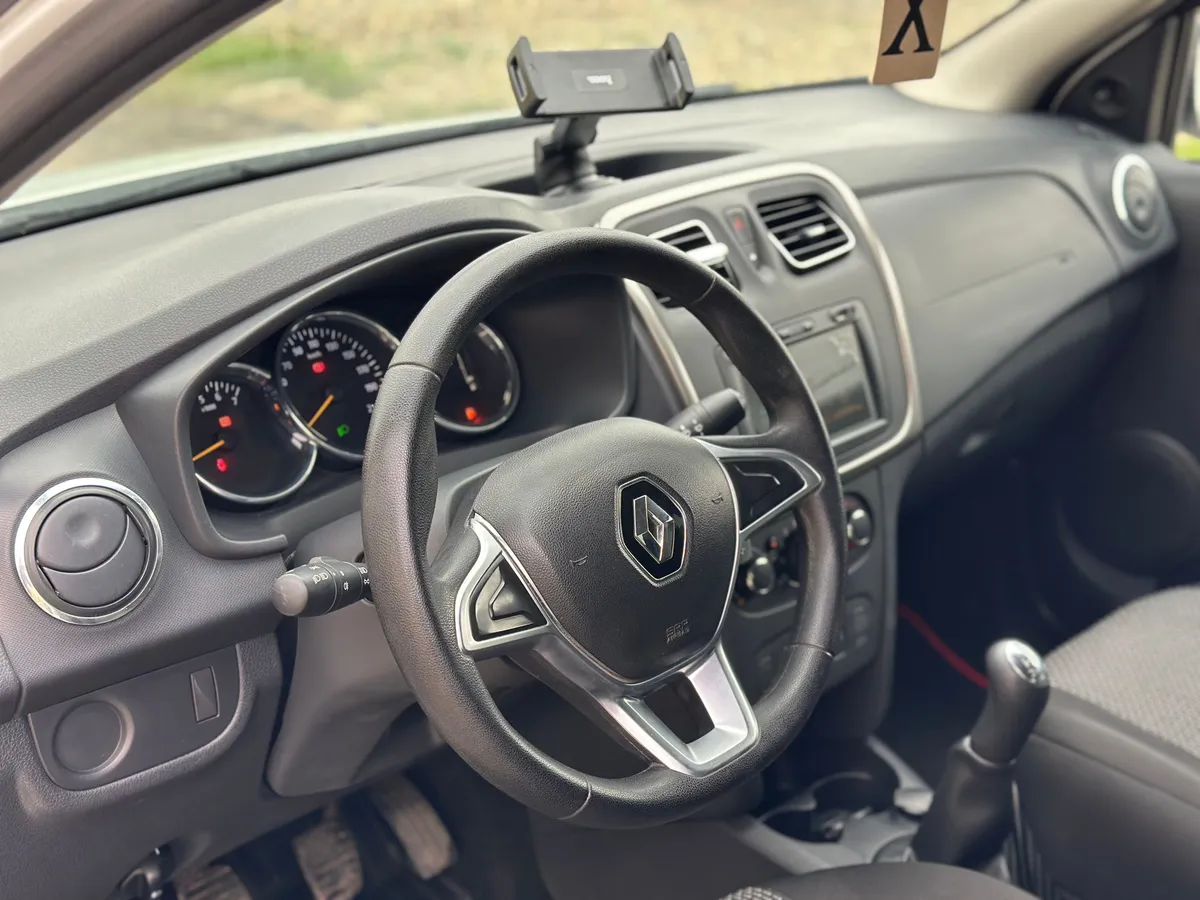 Renault Logan 1.6 MT (82 л.с.)