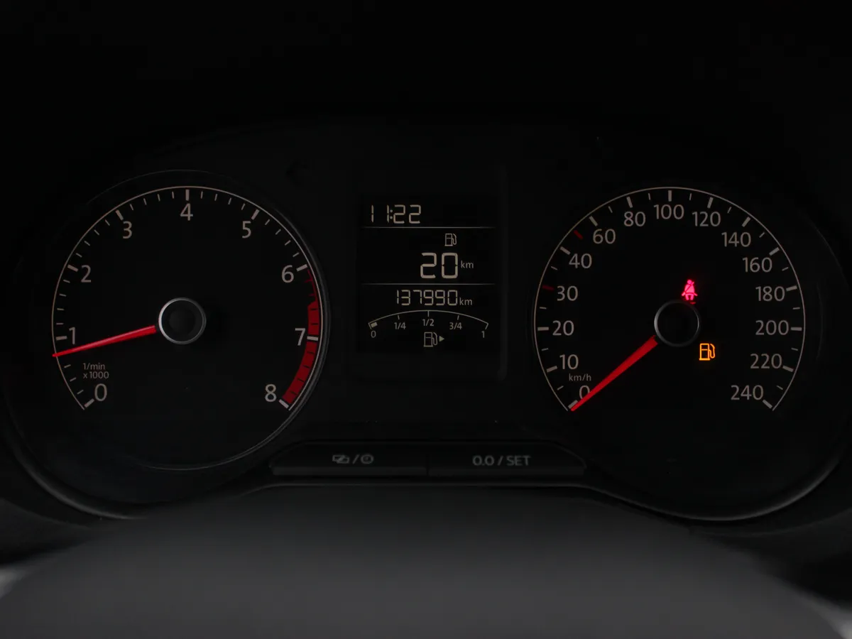 Volkswagen Polo 1.6 MPI MT (90 л.с.)