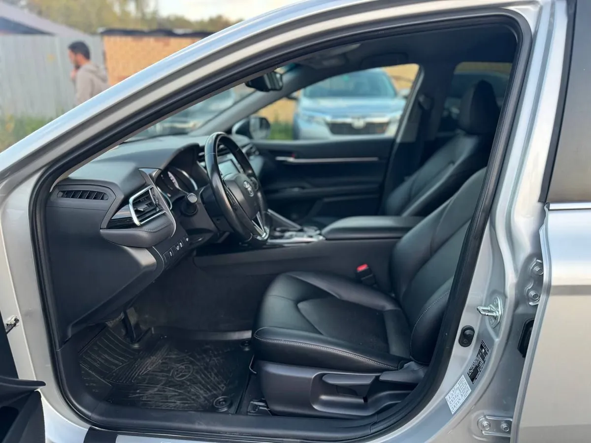 Toyota Camry 2.5 AT (181 л.с.)