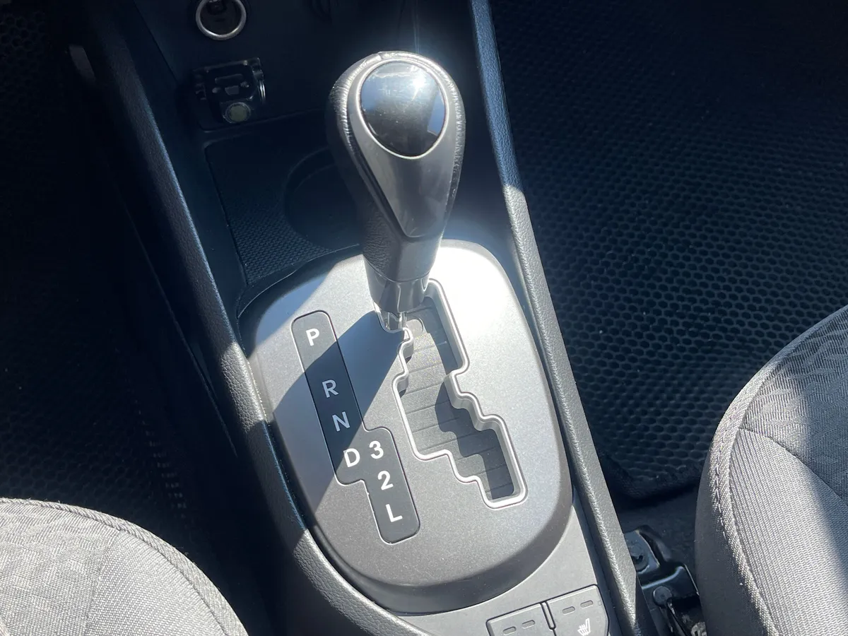 Kia Rio 1.4 AT (107 л.с.), 2015 — фото 10