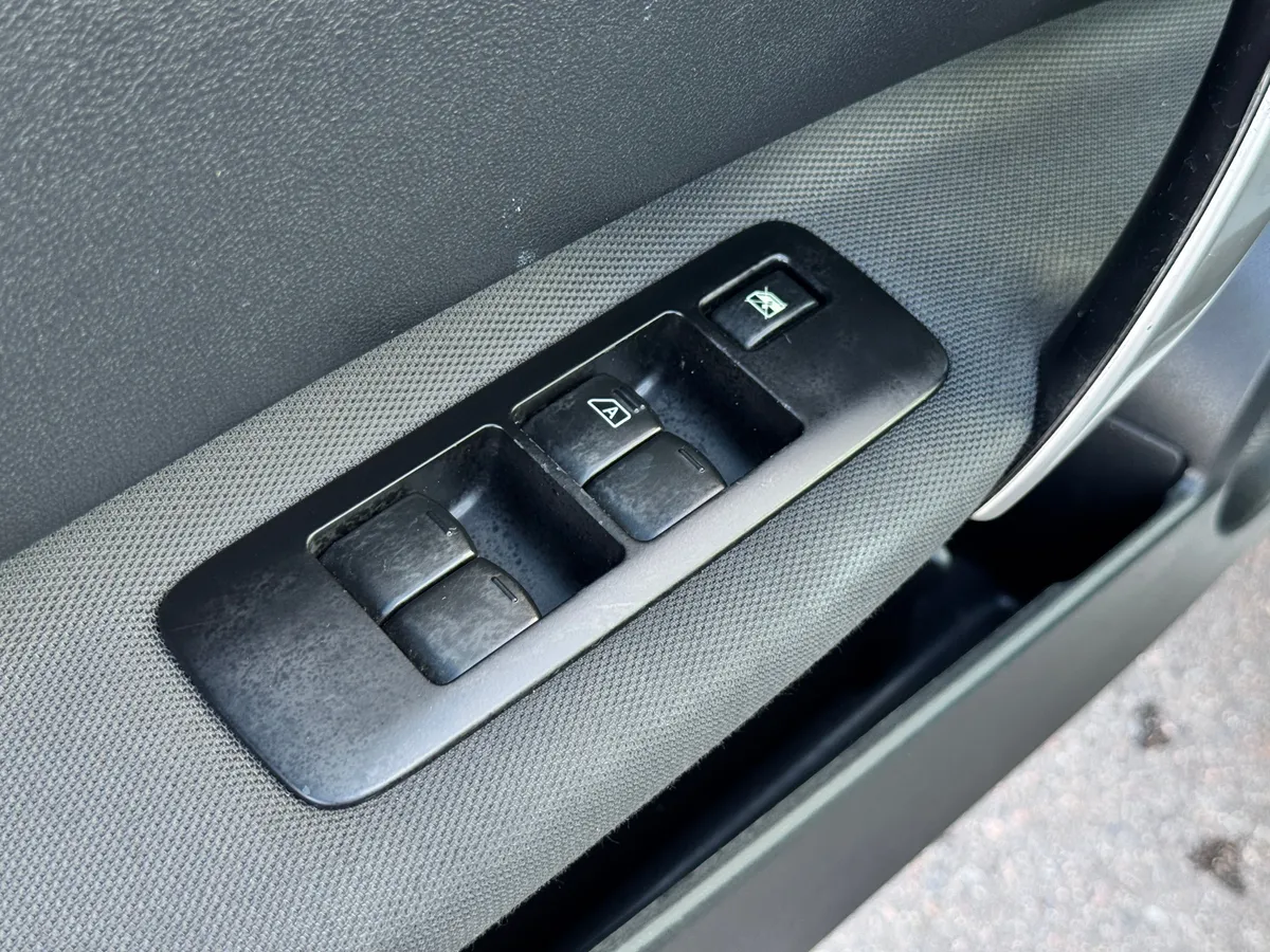 Nissan Qashqai 2.0 CVT AWD (141 л.с.)