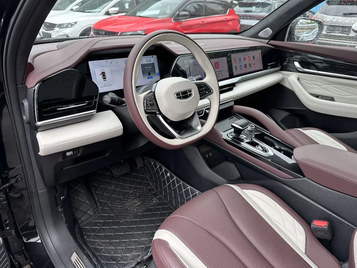 Geely Monjaro 2.0 AT 4WD (238 л.с.)