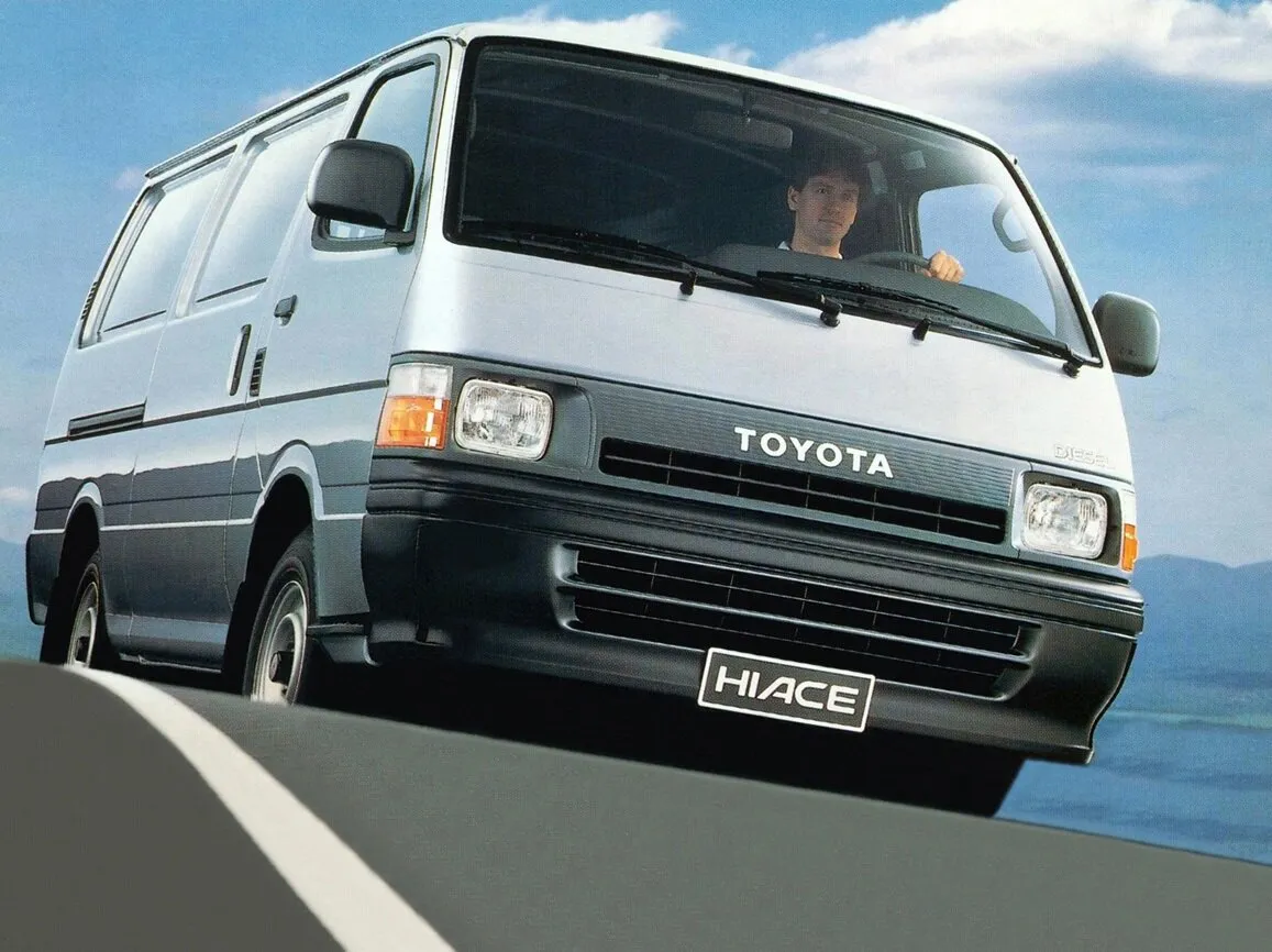 Toyota HiAce 2.5 AT RWD (88 л.с.)