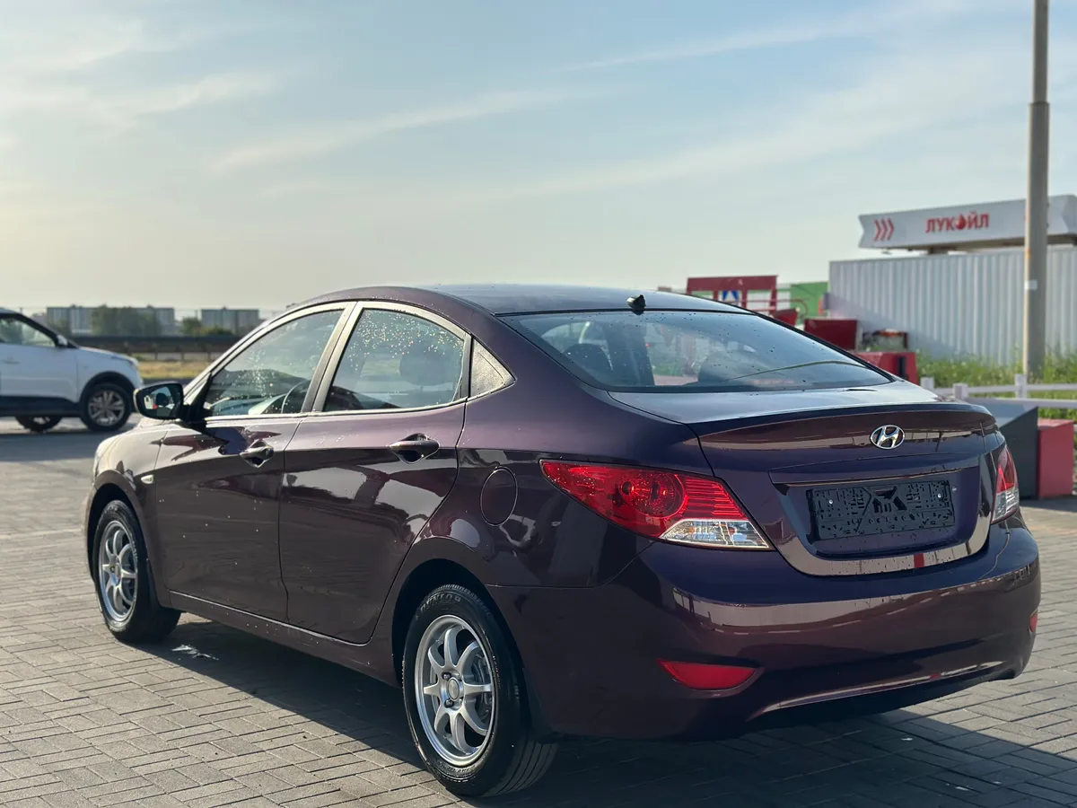 Hyundai Solaris 1.6 MT (123 л.с.), 2011 — фото 2