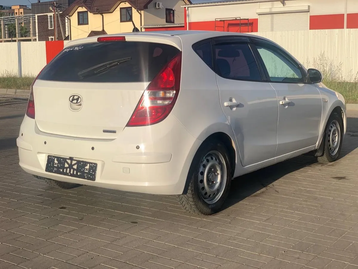 Hyundai i30 1.6 CRDi MT (90 л.с.)