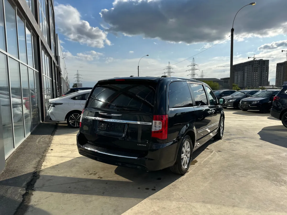 Chrysler Town & Country 3.6 AT (287 л.с.)