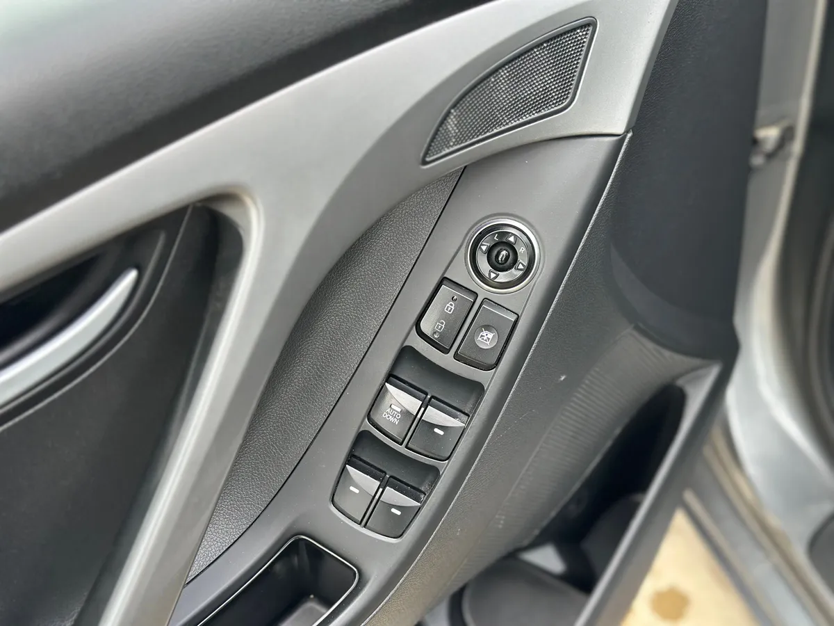 Hyundai Elantra 1.6 AT (132 л.с.)