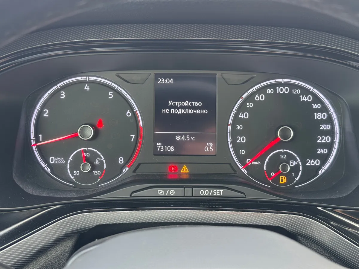 Volkswagen Polo 1.6 MPI MT (110 л.с.)