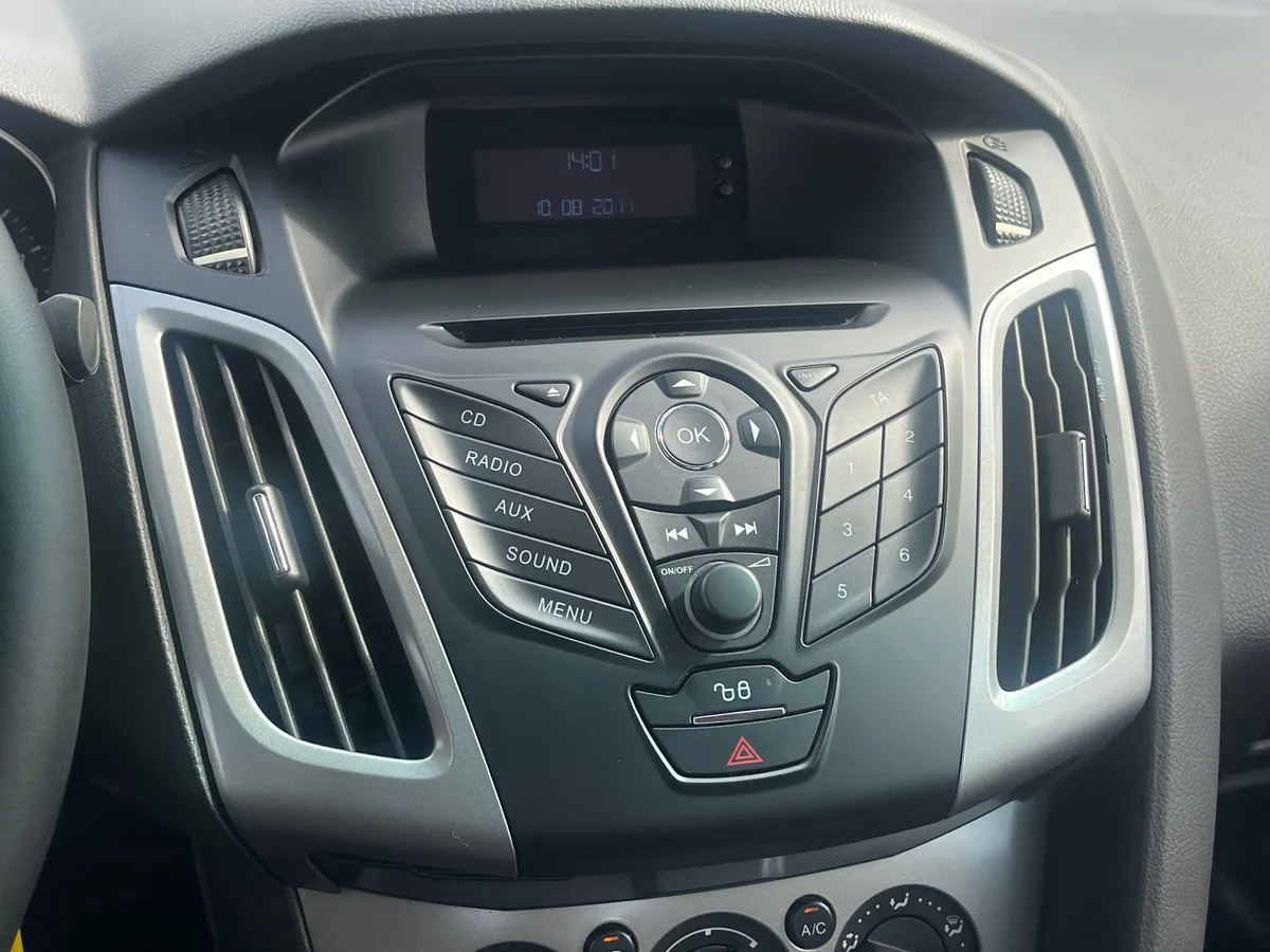 Ford Focus 1.6 MT (105 л.с.), 2011 — фото 8