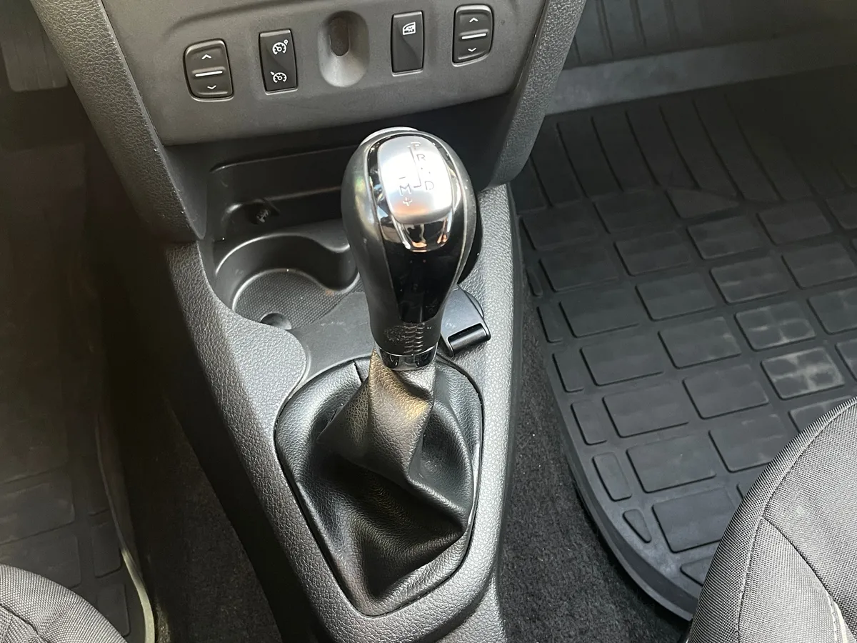 Renault Sandero 1.6 AT (102 л.с.), 2019 — фото 10