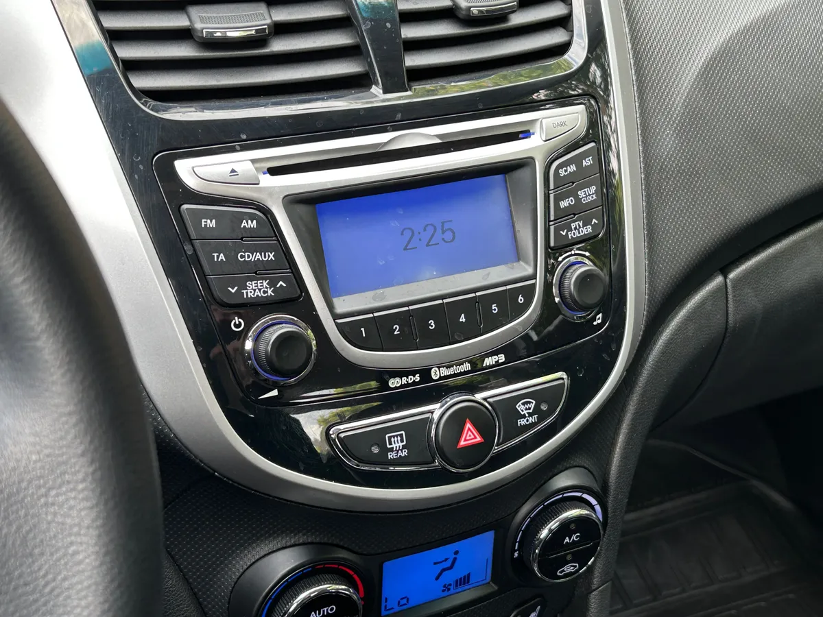 Hyundai Solaris 1.6 AT (123 л.с.), 2012 — фото 7
