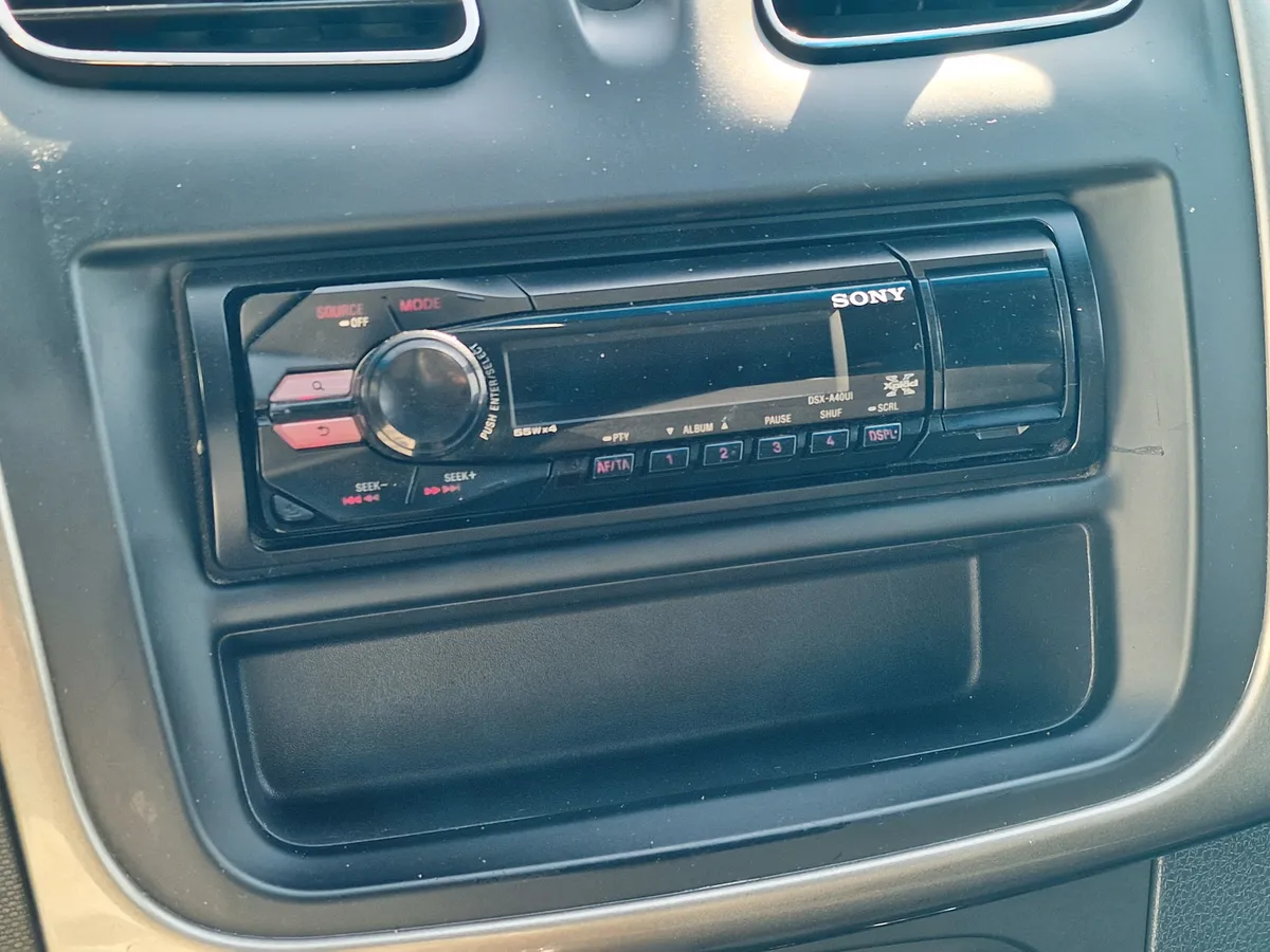 Renault Logan 1.6 MT (102 л.с.)