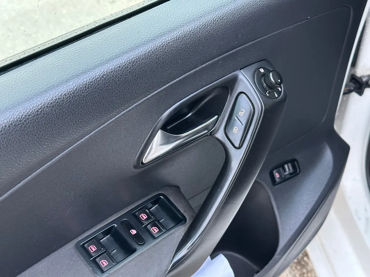 Volkswagen Polo 1.6 Tiptronic (105 л.с.)