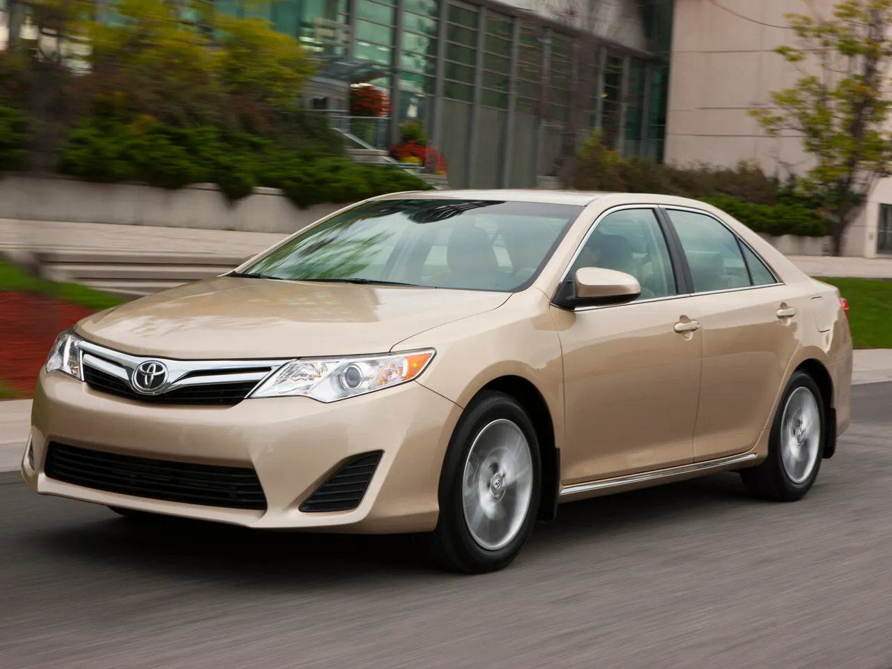 Toyota Camry 2.5 CVT FWD (200 л.с.)