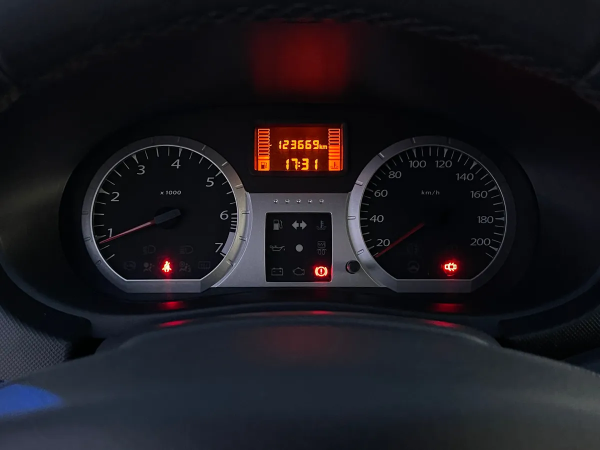 ВАЗ (Lada) Largus 1.6 MT (106 л.с.)