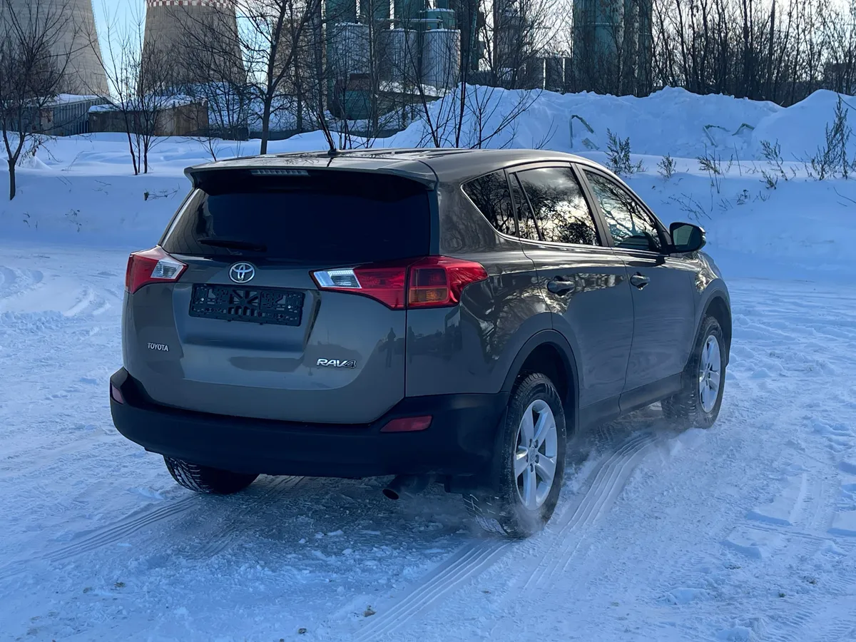 Toyota RAV4 2.0 CVT 4WD (146 л.с.)