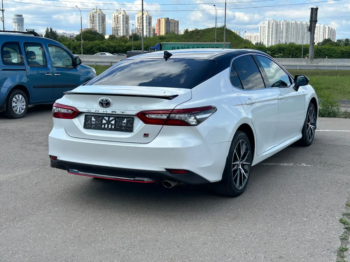 Toyota Camry 2.5 AT (200 л.с.)