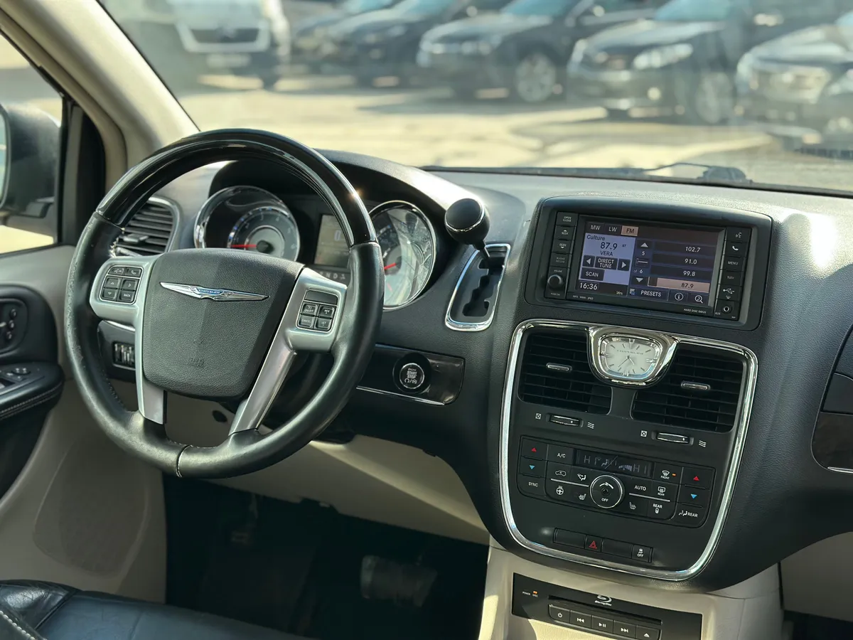 Chrysler Town & Country 3.6 AT (287 л.с.)
