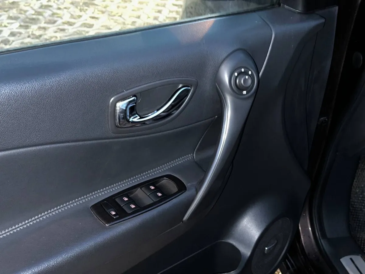 Renault Koleos 2.5 CVT 4x4 (171 л.с.)