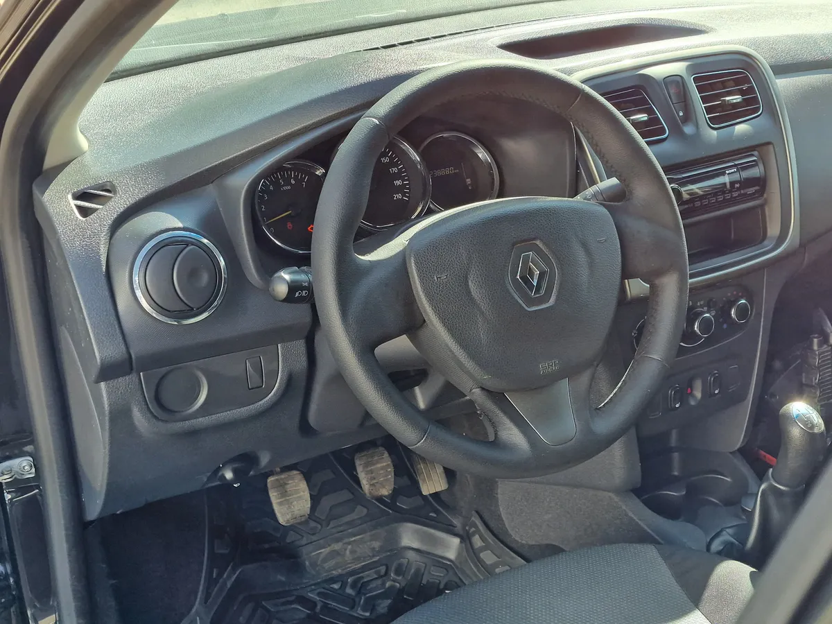 Renault Logan 1.6 MT (102 л.с.)