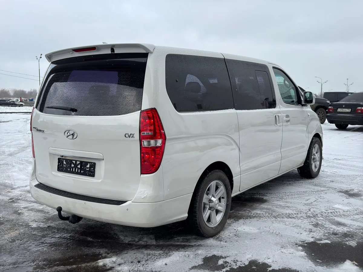 Hyundai Grand Starex 2.5 AT 4WD (145 л.с.)