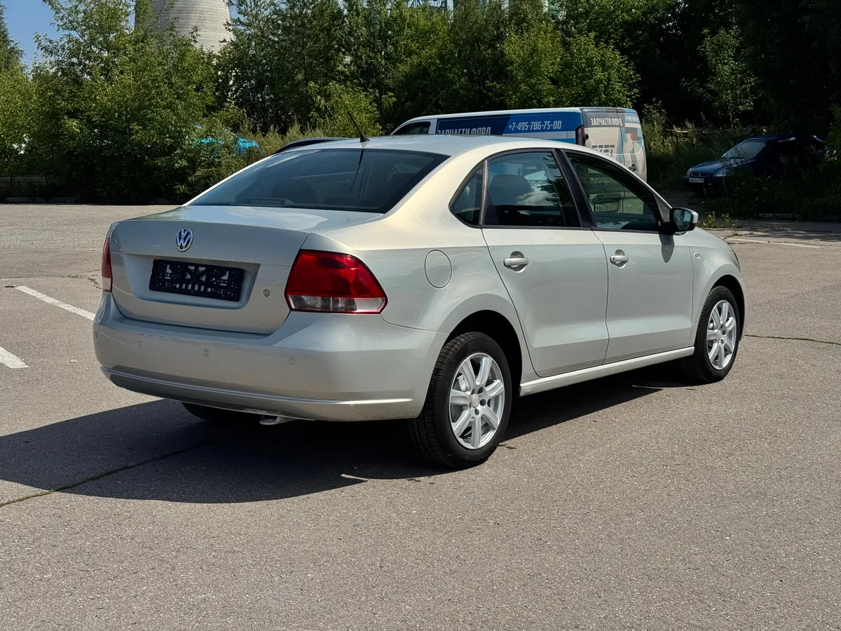 Volkswagen Polo 1.6 MT (105 л.с.)