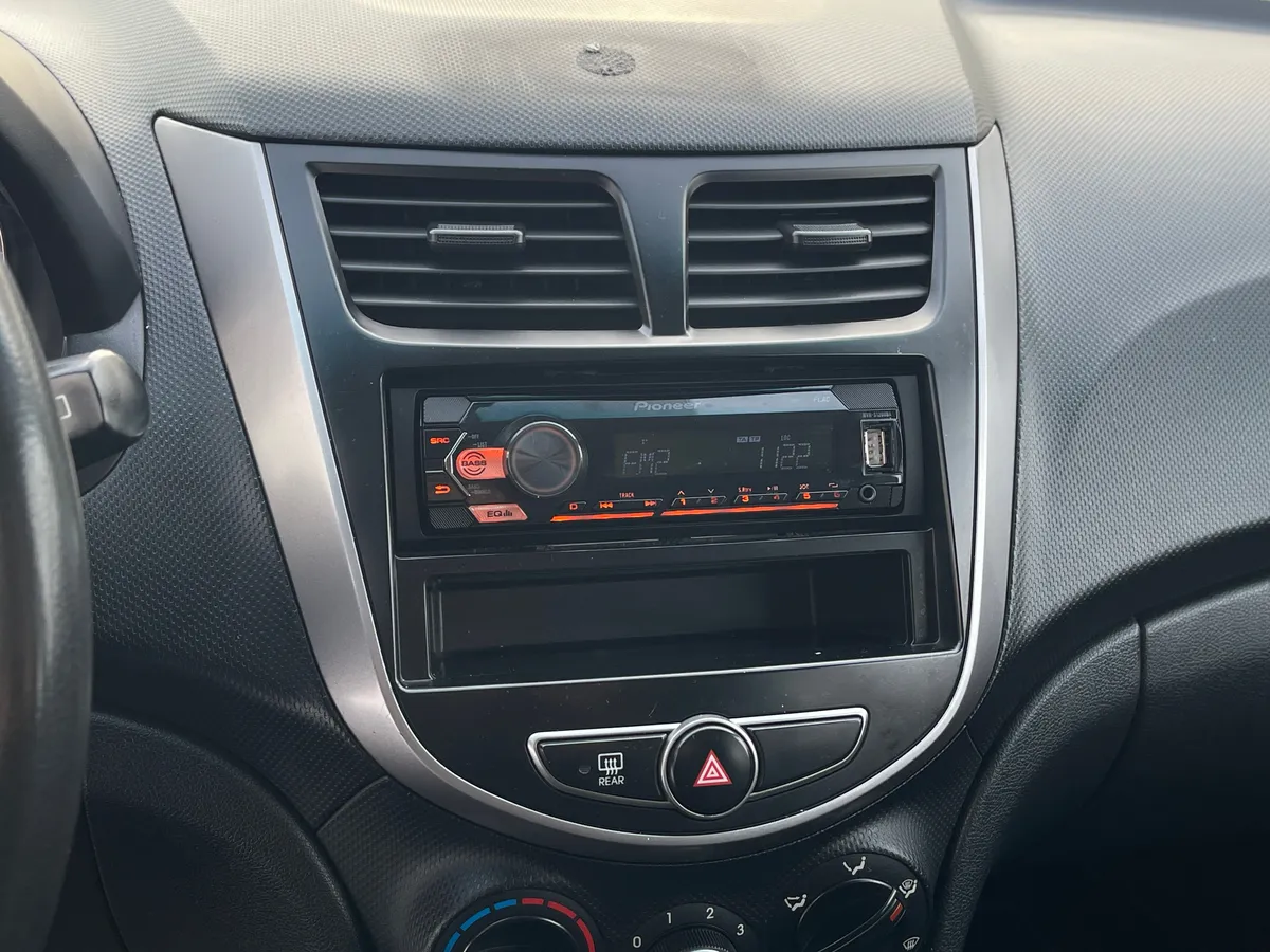 Hyundai Solaris 1.4 MT (107 л.с.)