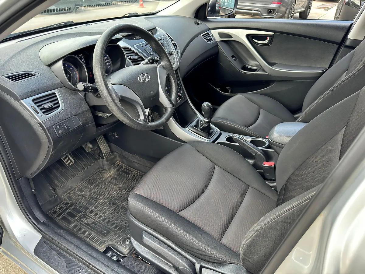 Hyundai Elantra 1.6 MT (132 л.с.)