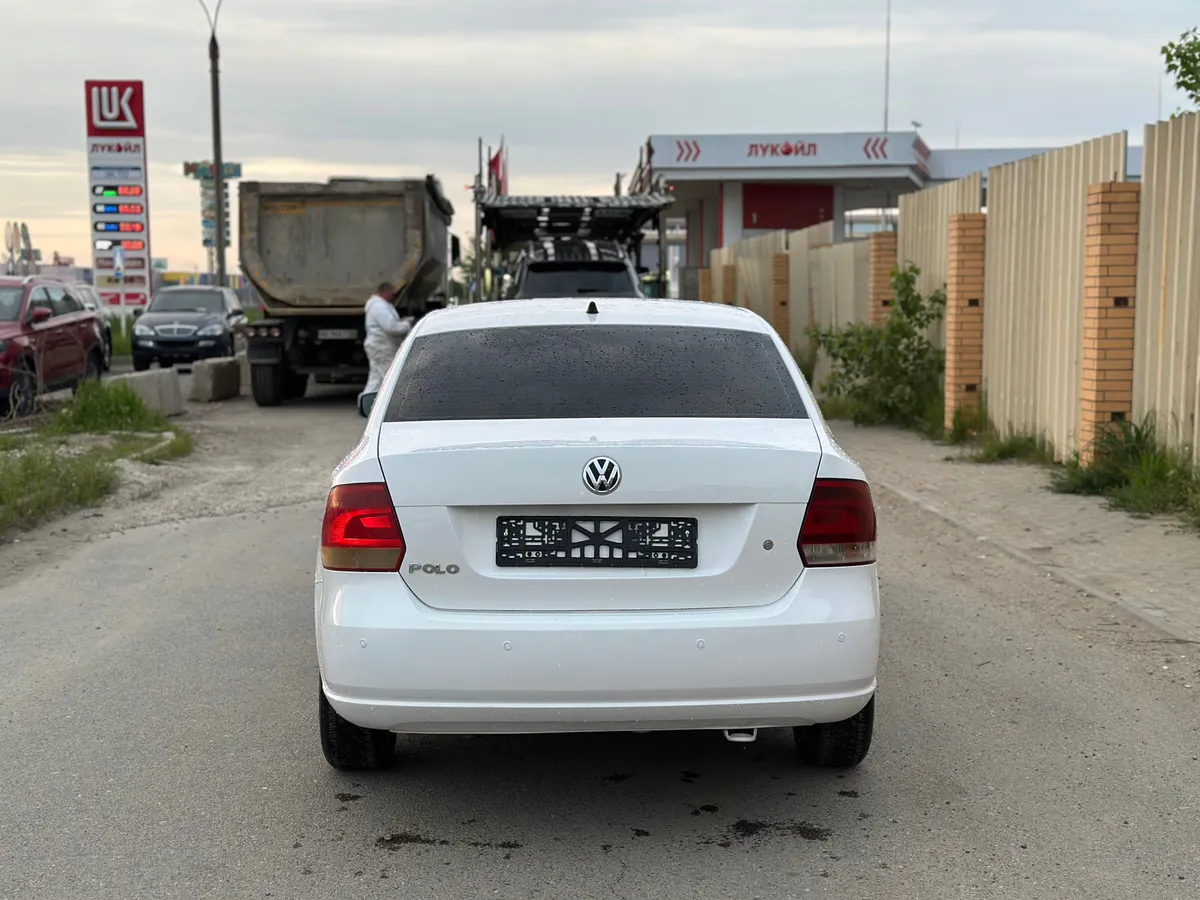 Volkswagen Polo 1.6 Tiptronic (105 л.с.)