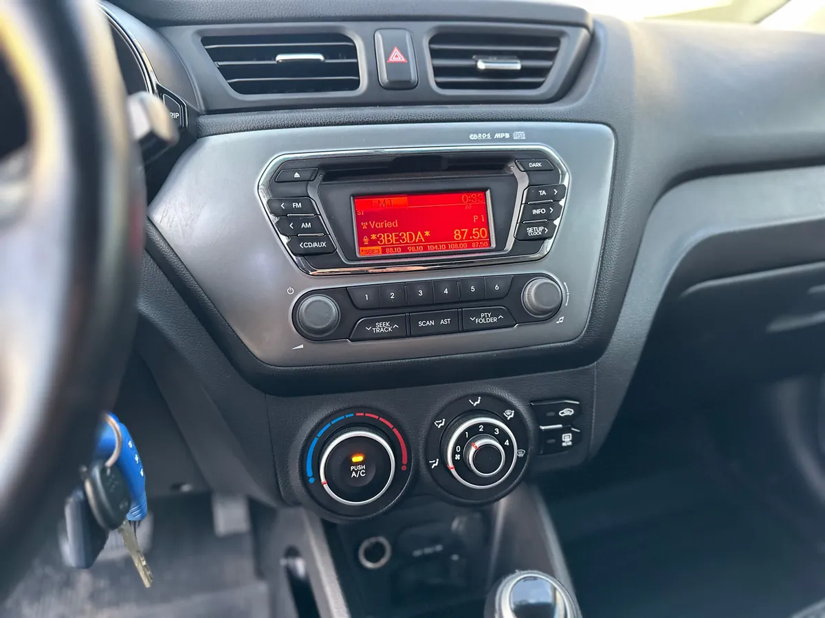 Kia Rio 1.4 AT (107 л.с.), 2014 — фото 12
