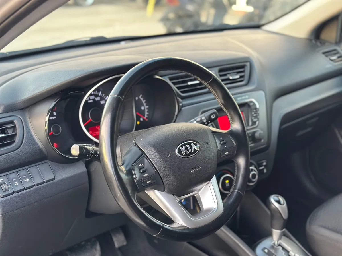Kia Rio 1.4 AT (107 л.с.), 2014 — фото 9