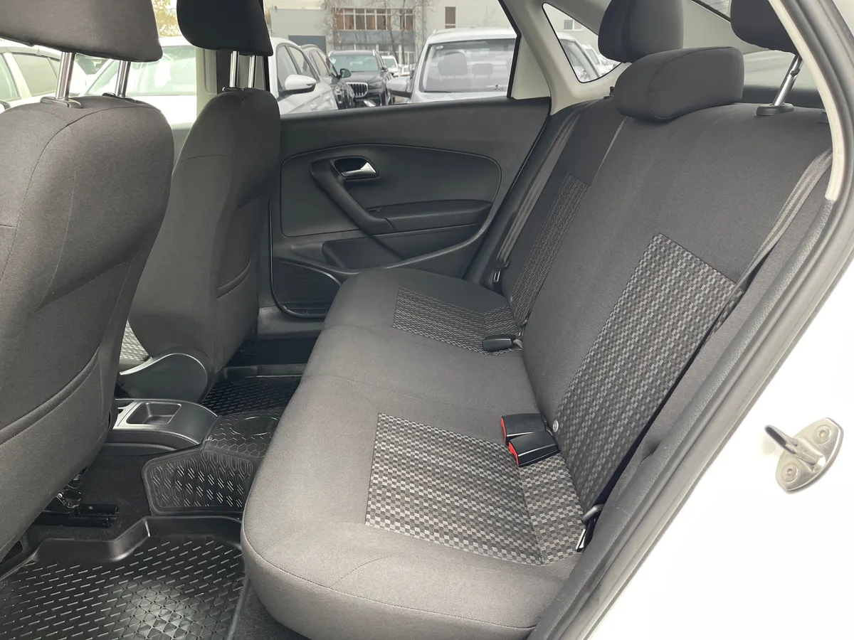 Volkswagen Polo 1.6 MPI MT (90 л.с.)