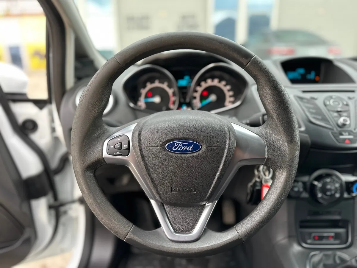 Ford Fiesta 1.6 Ti-VCT MT (105 л.с.)