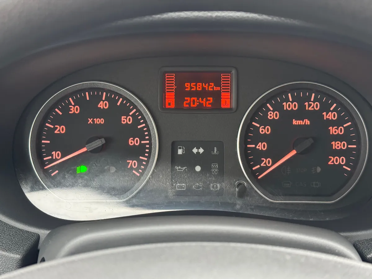 Nissan Almera 1.6 MT (102 л.с.)