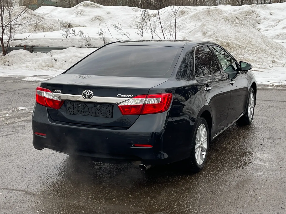 Toyota Camry 2.5 AT (181 л.с.)