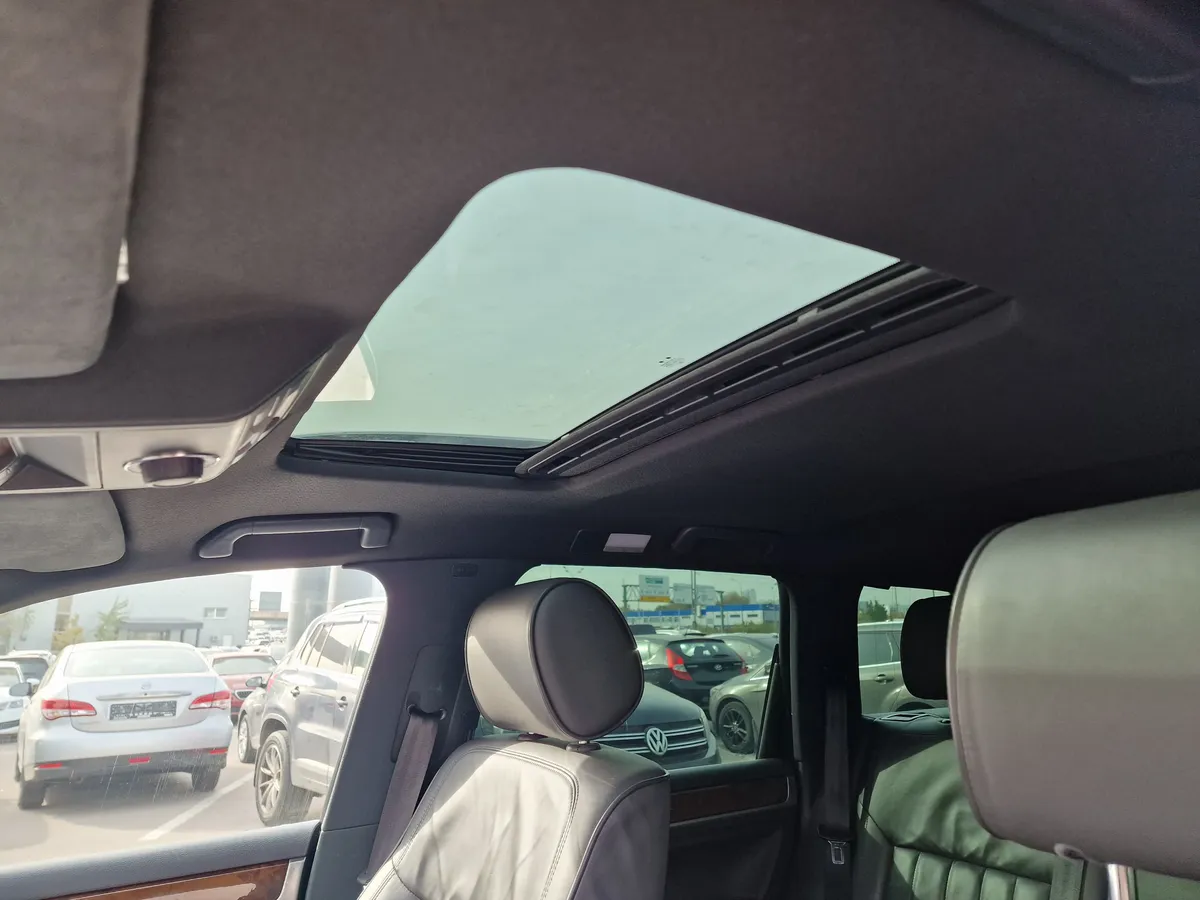 Volkswagen Touareg 3.0 AT (240 л.с.)