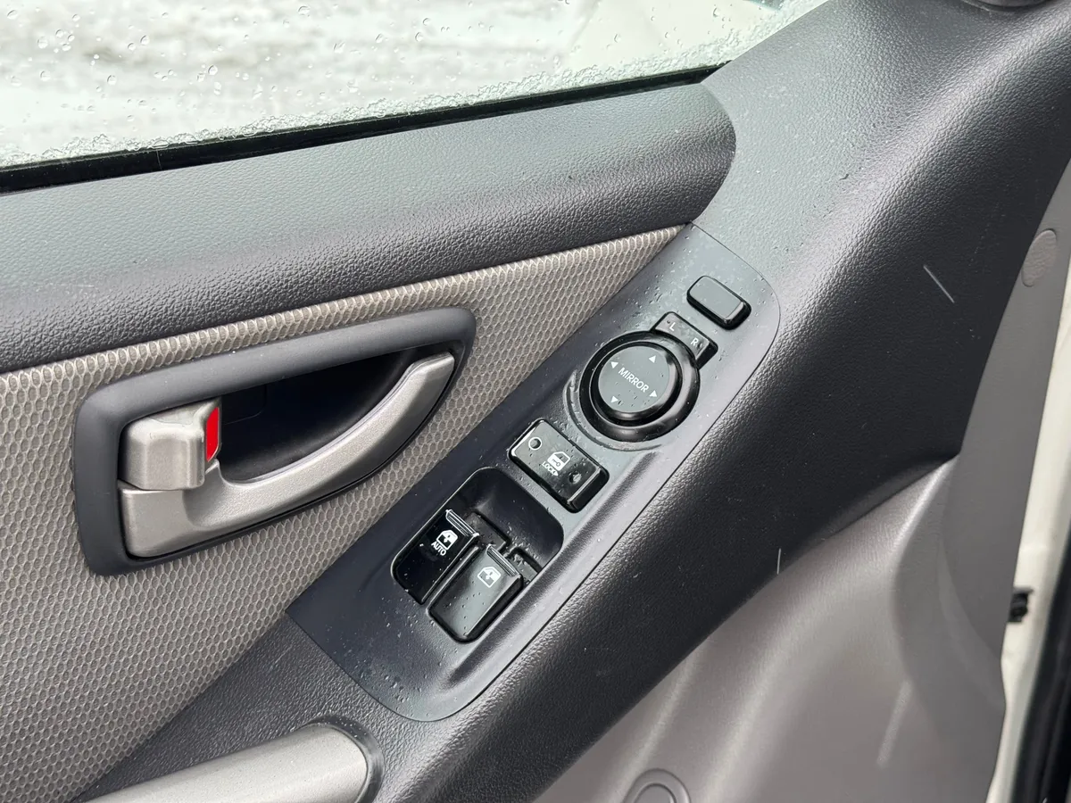 Hyundai Grand Starex 2.5 AT 4WD (145 л.с.)