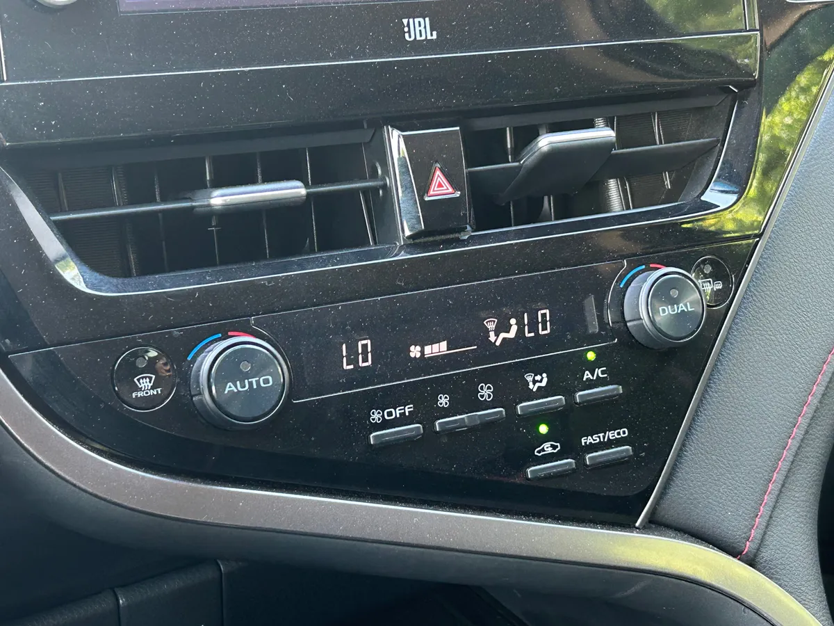 Toyota Camry 2.5 AT (200 л.с.)