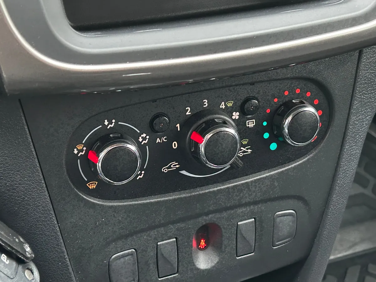 Renault Logan 1.6 MT (82 л.с.)